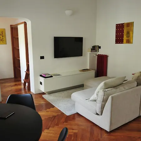 Antico E Moderno Al Centro Del Centro Di Apartamento Milán